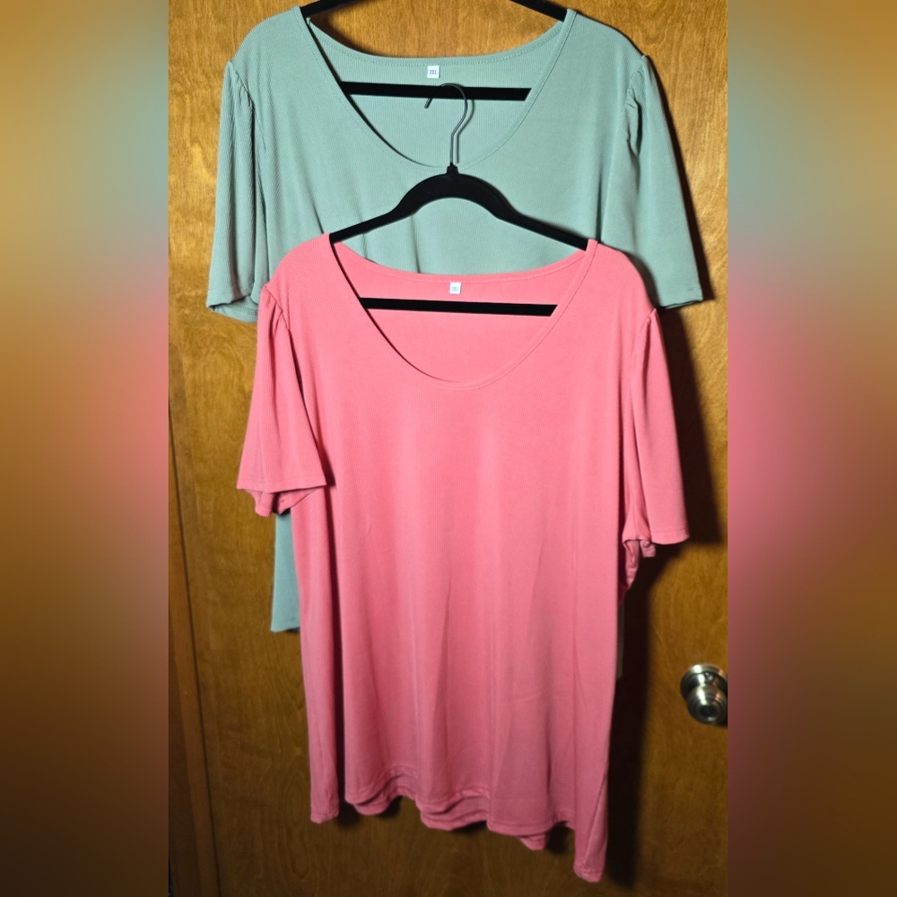 Set of 2 Short Sleeve Shirts (Green & Pink)